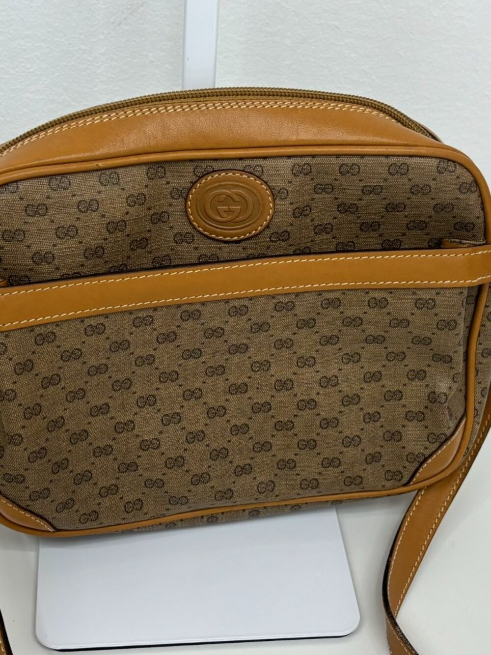 🔥 RARE FIND🔥 Vintage 1980s Gucci Micro GG Supreme Crossbody Camera Bag